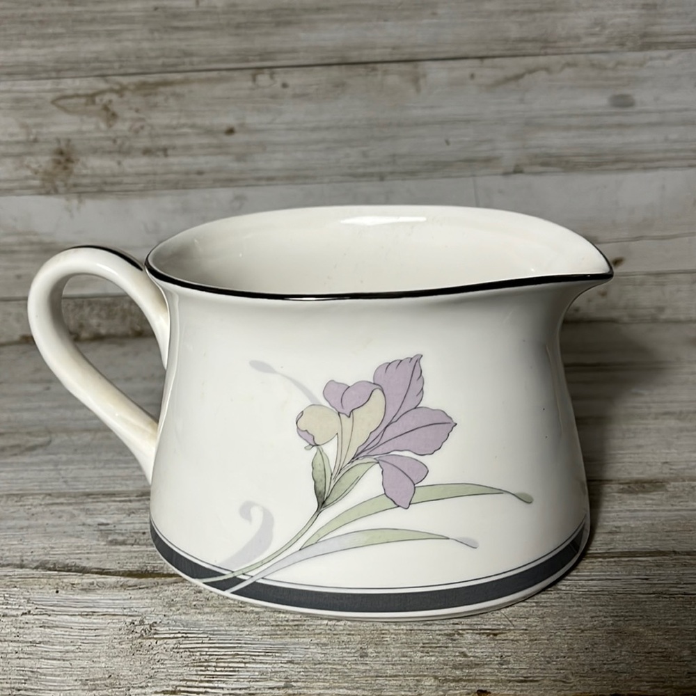 Cafe Du Soir
by NORITAKE creamer